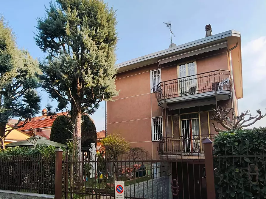 Immagine 2 di Casa semindipendente in vendita  in Via Monte Everest 23 a Cinisello Balsamo