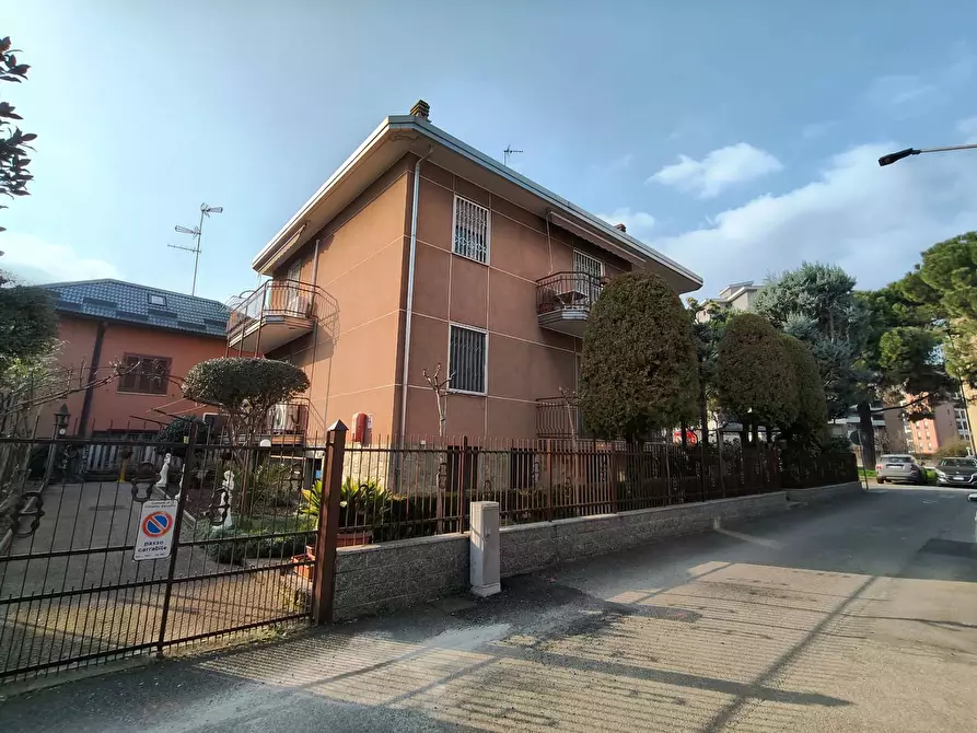 Immagine 4 di Casa semindipendente in vendita  in Via Monte Everest 23 a Cinisello Balsamo