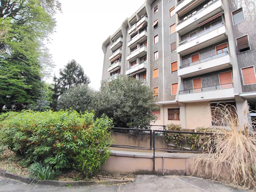 Immagine 2 di Appartamento in vendita  in Viale Giovanni Suzzani 2 a Milano