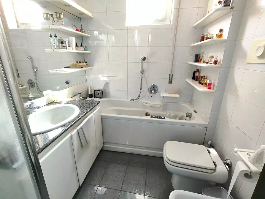 Immagine 24 di Appartamento in vendita  in Via Camelie 11 a Cusano Milanino