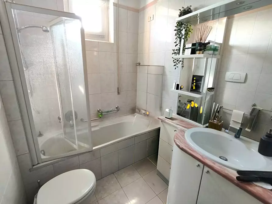 Immagine 40 di Appartamento in vendita  in Via Camelie 11 a Cusano Milanino