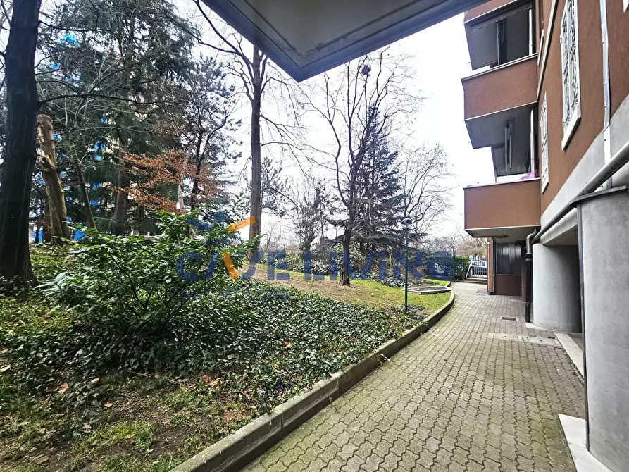 Immagine 2 di Appartamento in vendita  in Via Sapri 63 a Milano