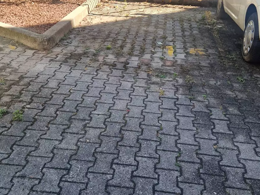 Immagine 2 di Box auto in vendita  in Via Eugenio Villoresi a Milano