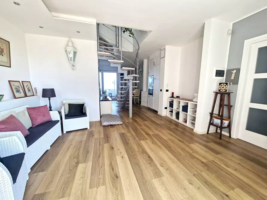 Immagine 6 di Casa semindipendente in vendita  in Via Colombarola 22 a Sirmione