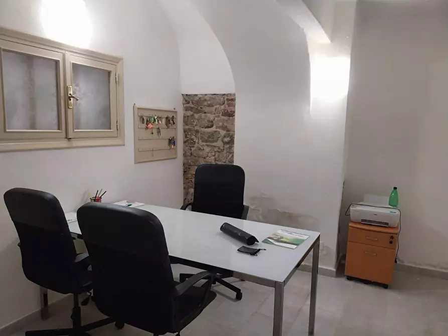 Immagine 3 di Locale commerciale in affitto  in lungarno Gambacorti a Pisa