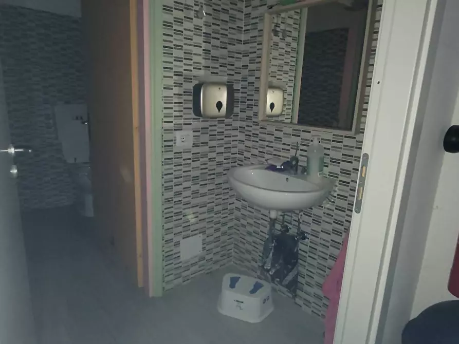 Immagine 5 di Locale commerciale in affitto  in via della repubblica a Cascina