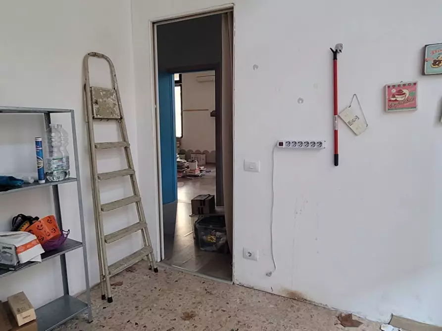 Immagine 15 di Locale commerciale in affitto  in via della repubblica a Cascina