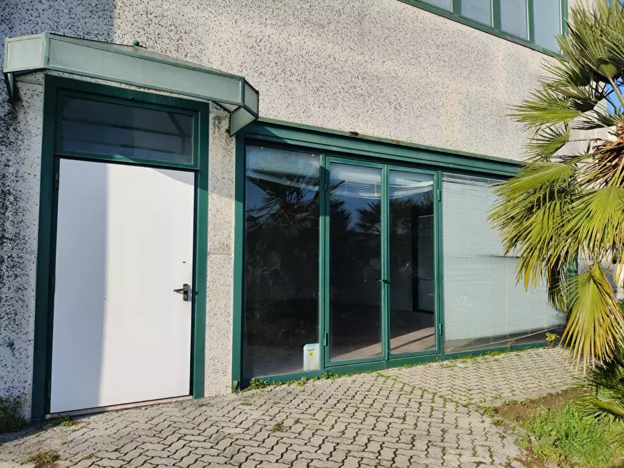 Immagine 5 di Magazzino in affitto  in Viale Europa a Cascina