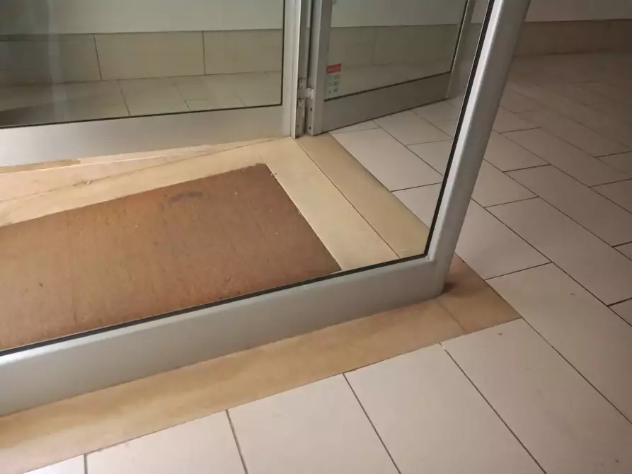 Immagine 1 di Locale commerciale in affitto  in pontedera a Pontedera