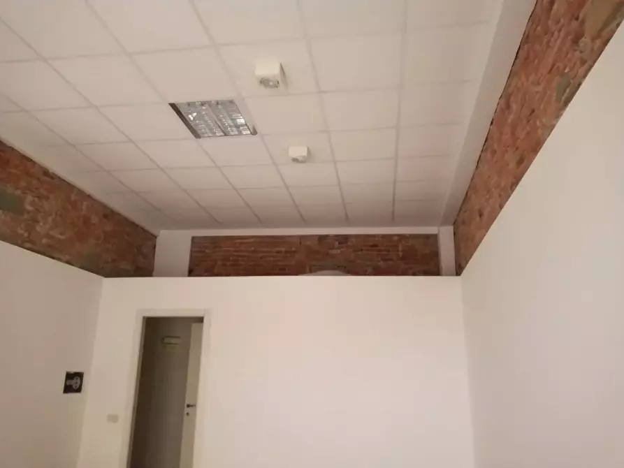 Immagine 7 di Locale commerciale in affitto  in pontedera a Pontedera
