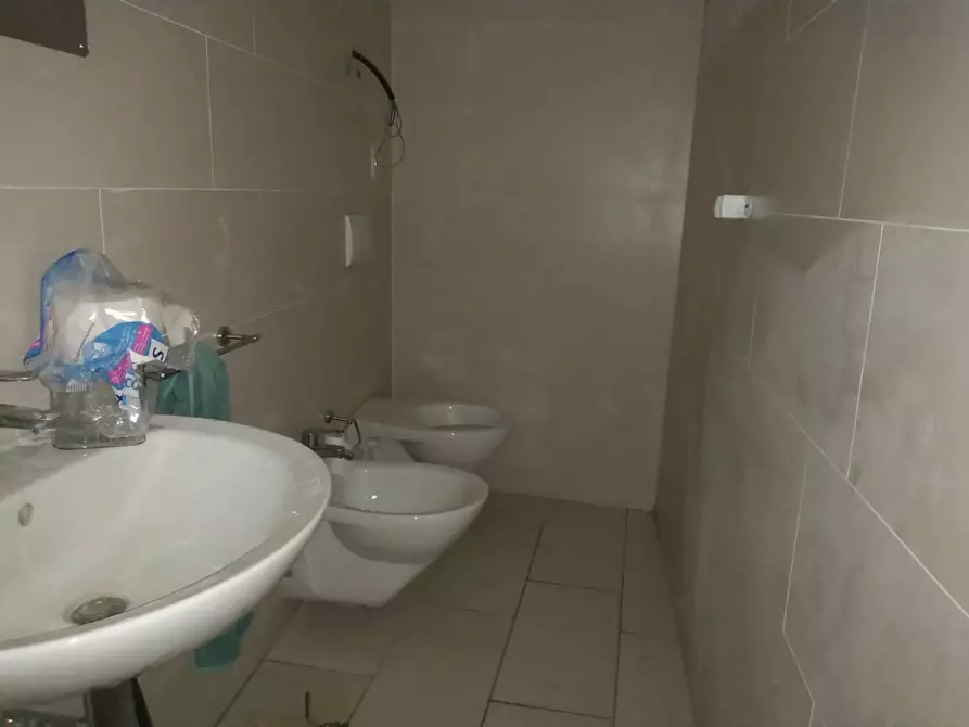 Immagine 11 di Locale commerciale in affitto  in pontedera a Pontedera