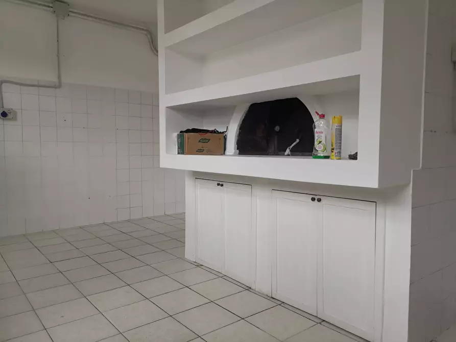 Immagine 1 di Locale commerciale in affitto  in VIA PAPA GIOVANNI XXIII a Calcinaia