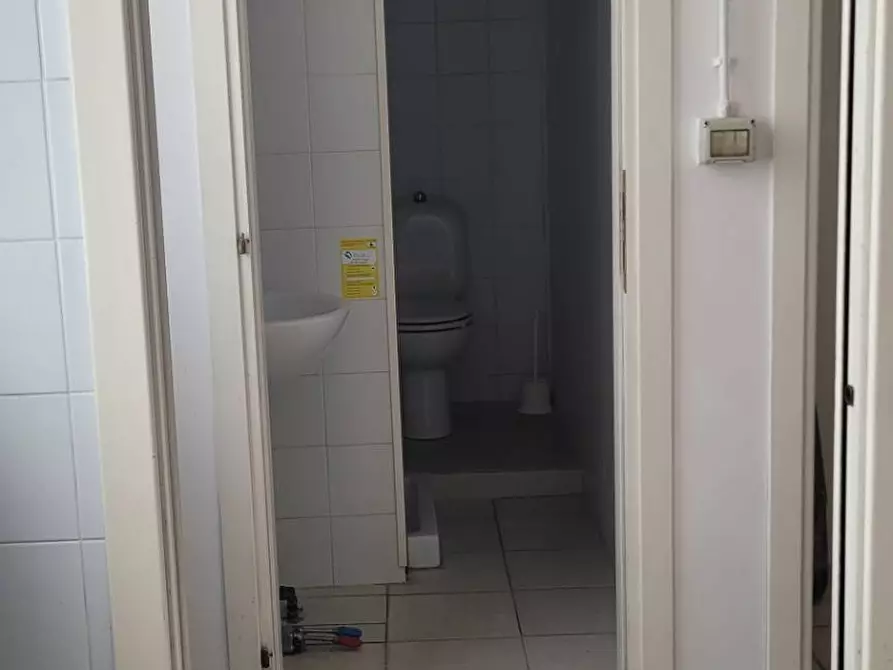 Immagine 14 di Locale commerciale in affitto  in VIA PAPA GIOVANNI XXIII a Calcinaia