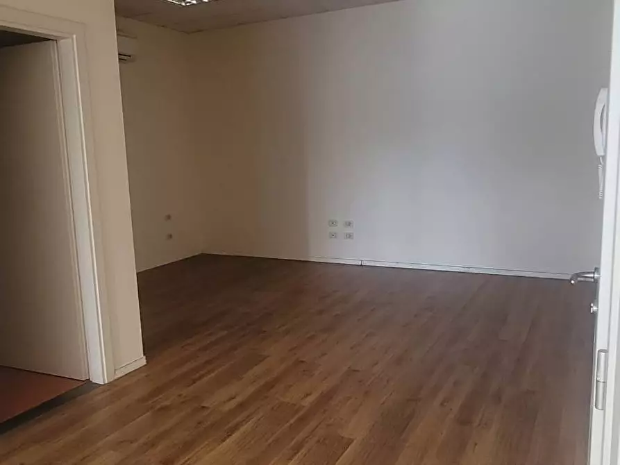 Immagine 3 di Ufficio in affitto  in via Salvo D'Acquisto a Pontedera