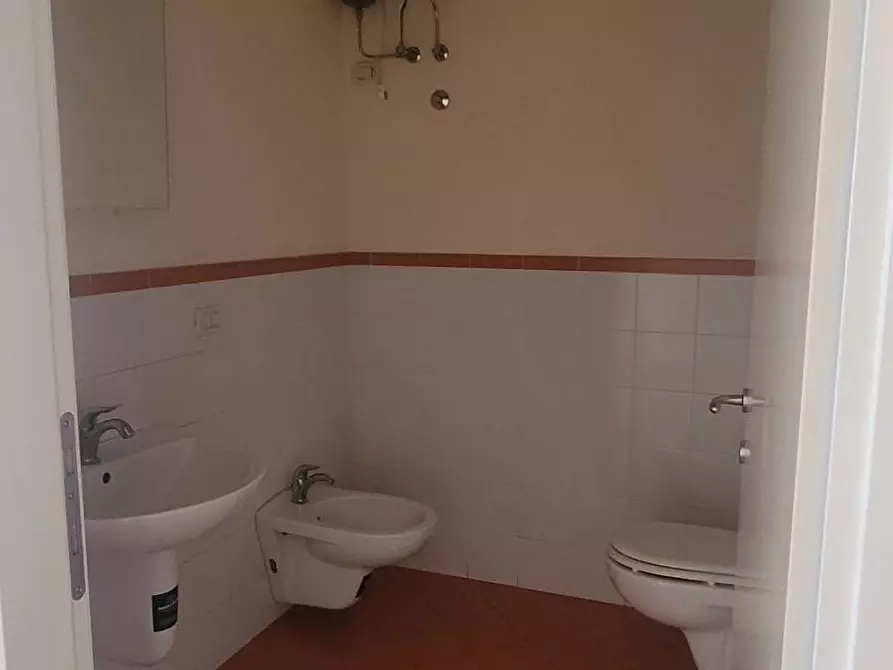 Immagine 5 di Ufficio in affitto  in via Salvo D'Acquisto a Pontedera