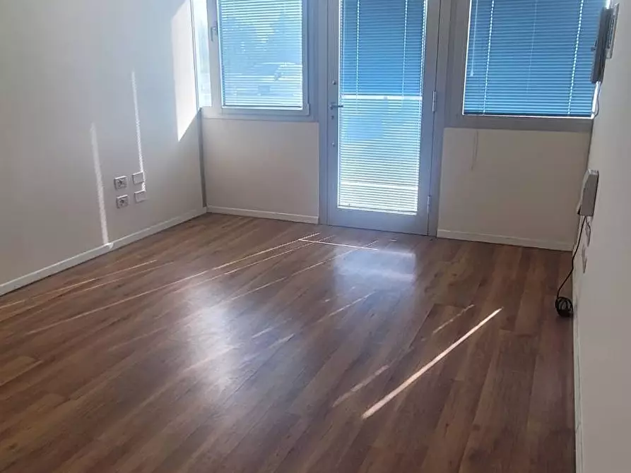 Immagine 8 di Ufficio in affitto  in via Salvo D'Acquisto a Pontedera