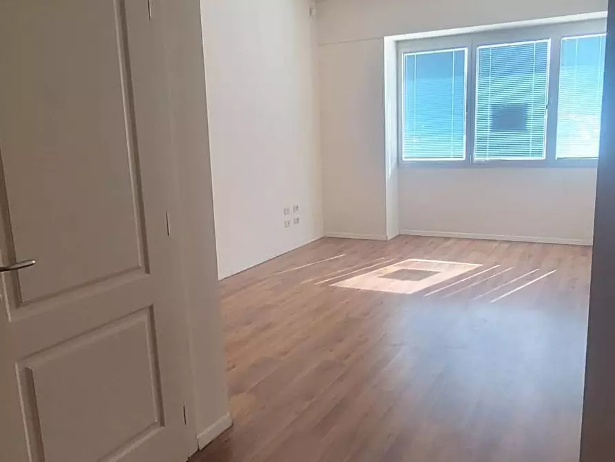 Immagine 11 di Ufficio in affitto  in via Salvo D'Acquisto a Pontedera