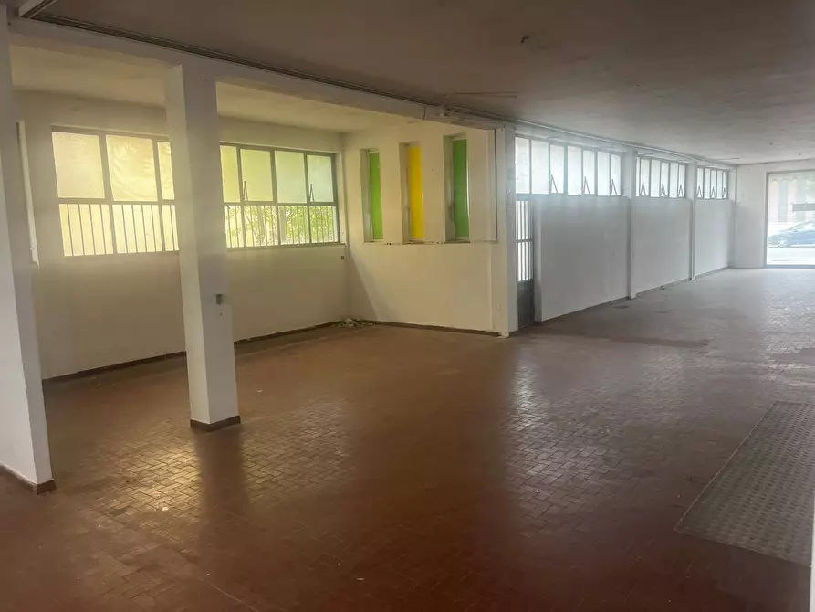 Immagine 2 di Locale commerciale in affitto  in via nazario sauro a Cascina