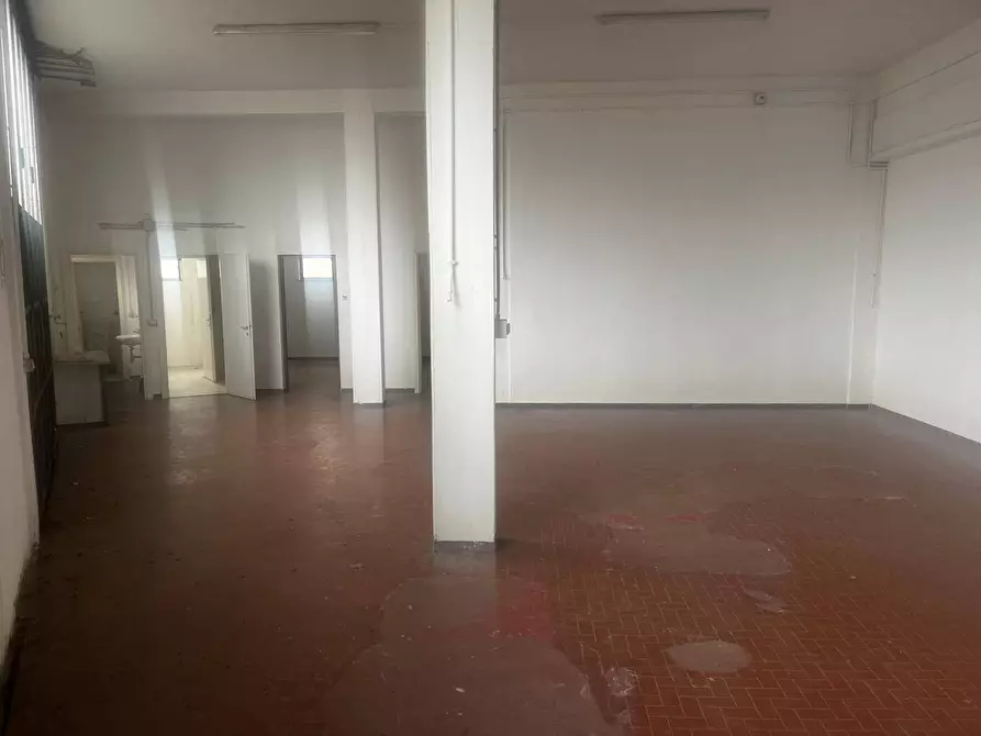 Immagine 9 di Locale commerciale in affitto  in via nazario sauro a Cascina