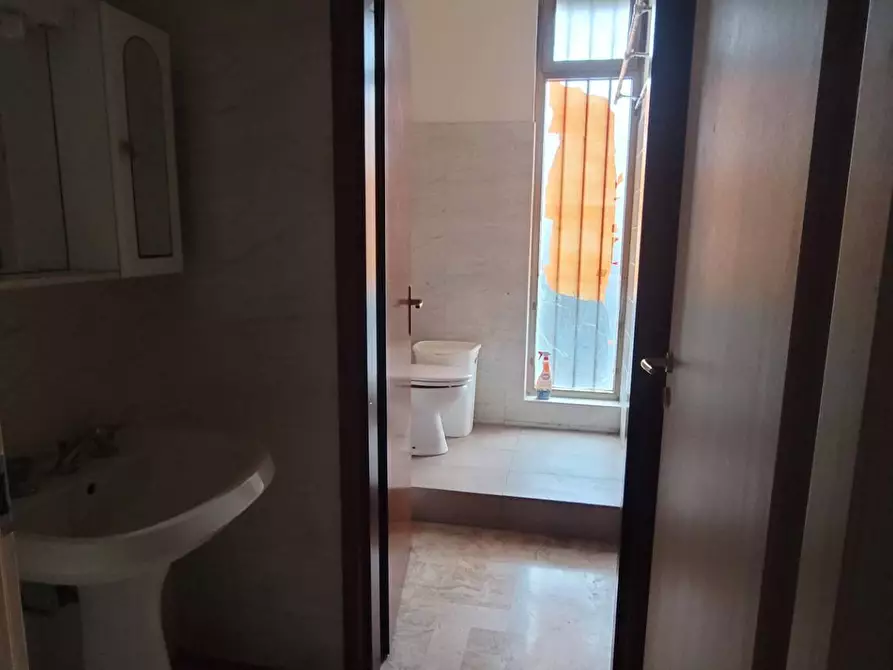 Immagine 6 di Locale commerciale in vendita  in piazza Vittime dei lager nazisti 21 a Pontedera