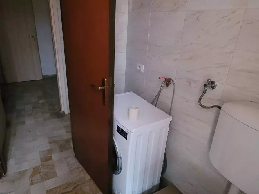 Immagine 8 di Locale commerciale in vendita  in piazza Vittime dei lager nazisti 21 a Pontedera