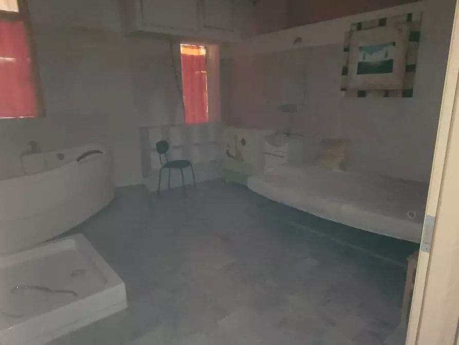 Immagine 12 di Locale commerciale in vendita  in piazza Vittime dei lager nazisti 21 a Pontedera