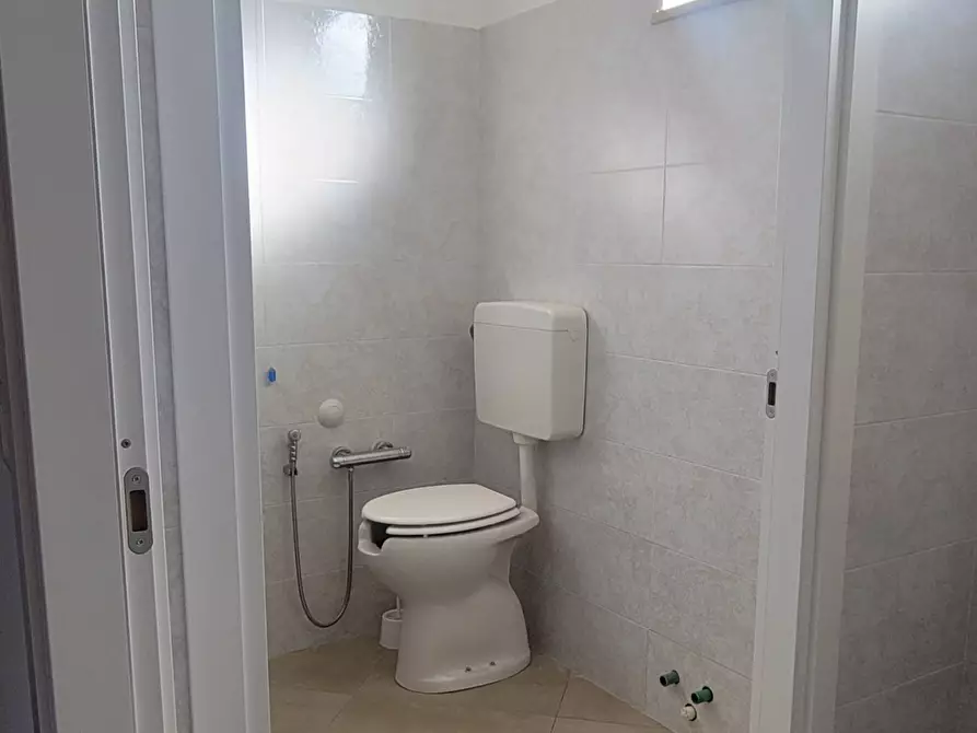 Immagine 8 di Locale commerciale in affitto  in via dellaRepubblica 124 a Pontedera