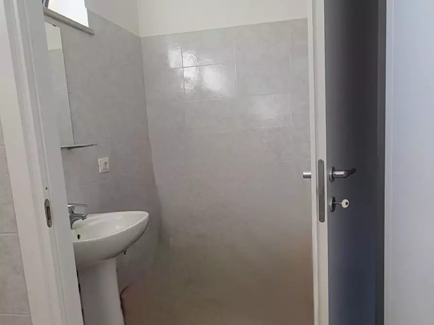 Immagine 9 di Locale commerciale in affitto  in via dellaRepubblica 124 a Pontedera