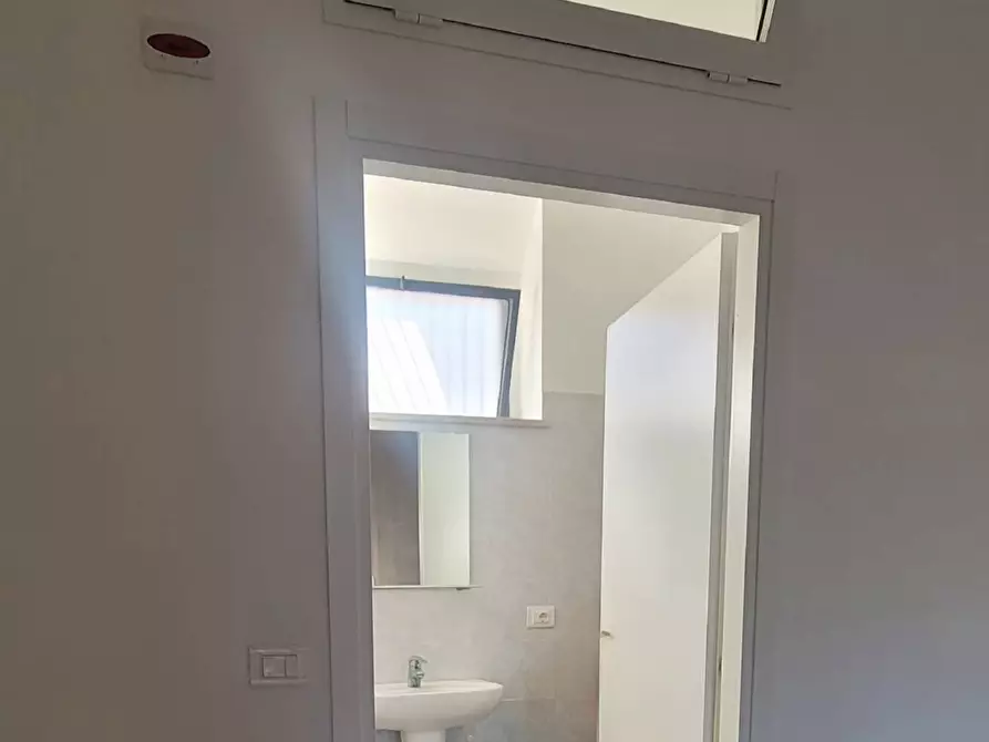 Immagine 6 di Locale commerciale in affitto  in via dellaRepubblica 124 a Pontedera