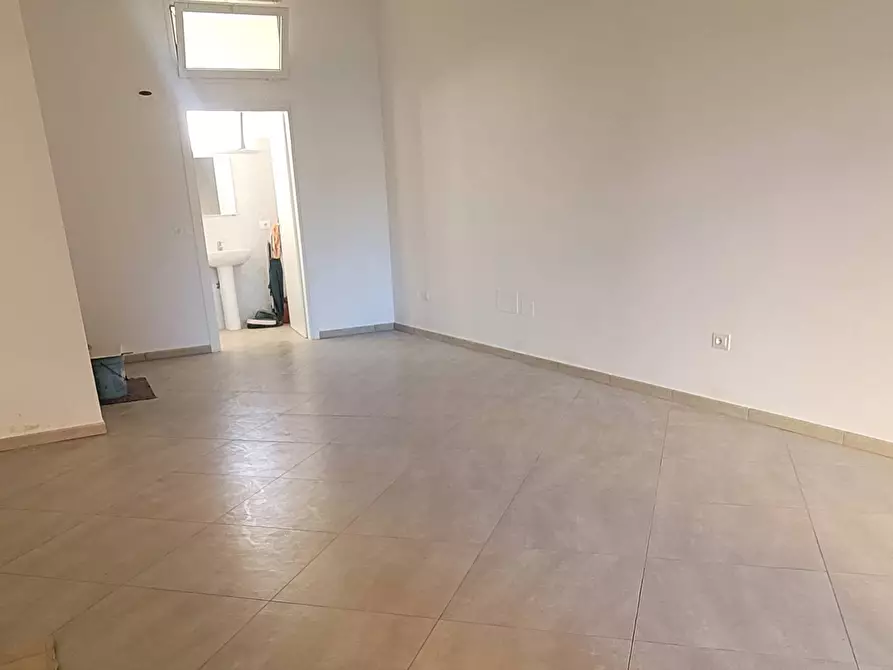 Immagine 3 di Locale commerciale in affitto  in via dellaRepubblica 124 a Pontedera