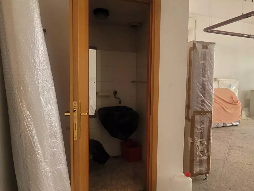 Immagine 7 di Locale commerciale in affitto  in via G. Pascoli 100 a Cascina