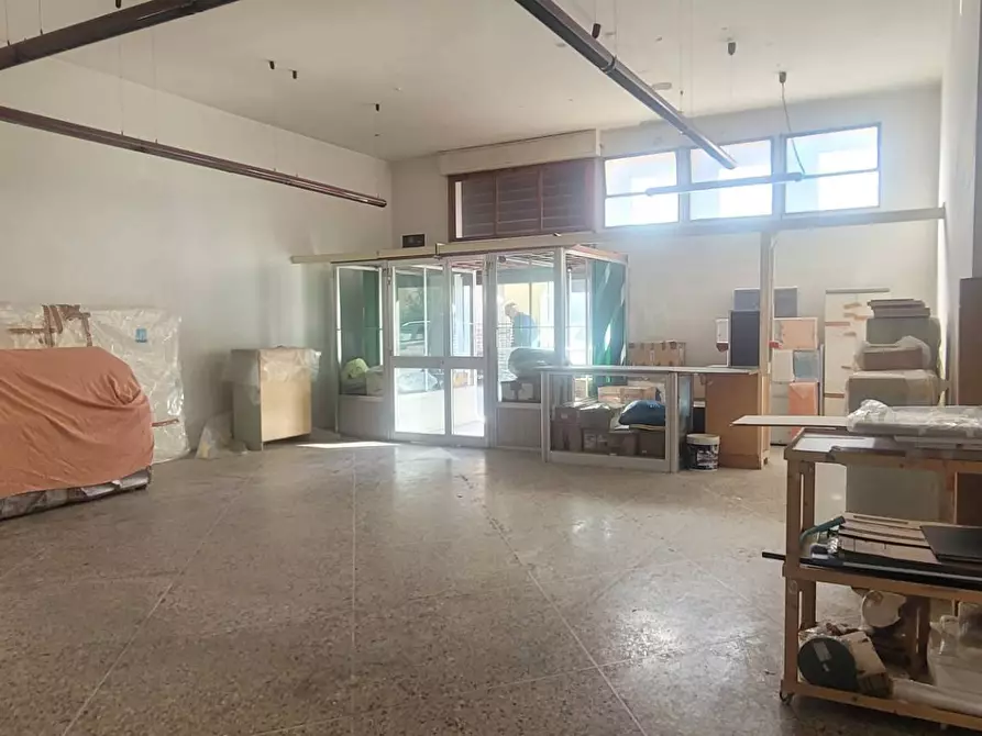 Immagine 6 di Locale commerciale in affitto  in via G. Pascoli 100 a Cascina