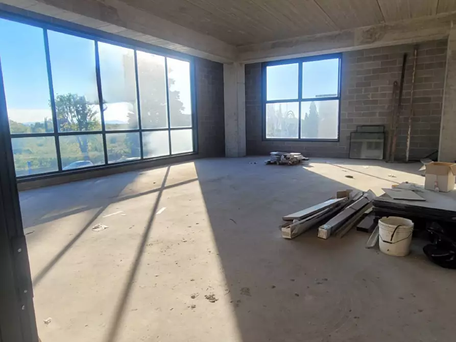 Immagine 1 di Locale commerciale in vendita  in via Tosco Romagnola Est 25 a Pontedera