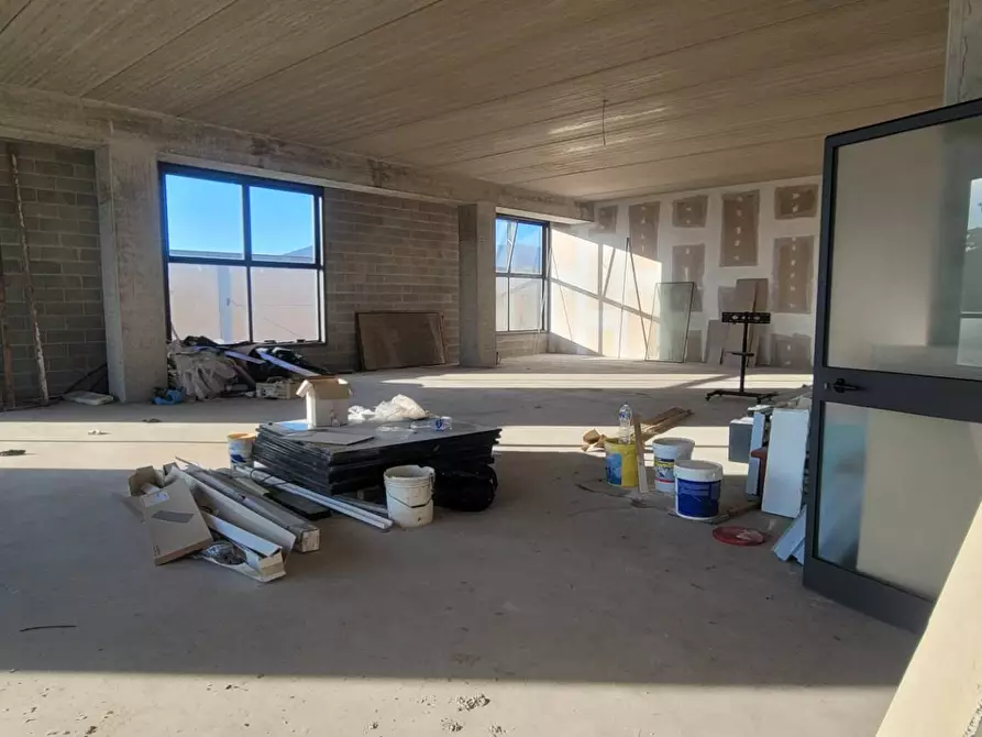 Immagine 2 di Locale commerciale in vendita  in via Tosco Romagnola Est 25 a Pontedera