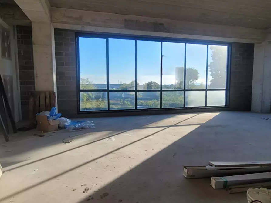 Immagine 3 di Locale commerciale in vendita  in via Tosco Romagnola Est 25 a Pontedera