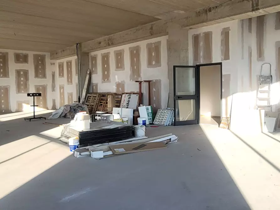 Immagine 7 di Locale commerciale in vendita  in via Tosco Romagnola Est 25 a Pontedera