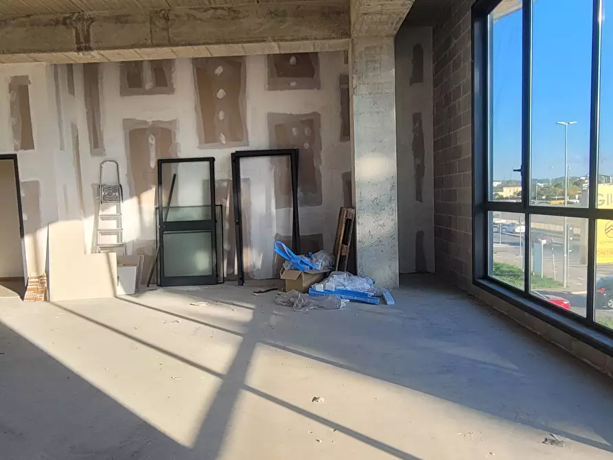 Immagine 8 di Locale commerciale in vendita  in via Tosco Romagnola Est 25 a Pontedera