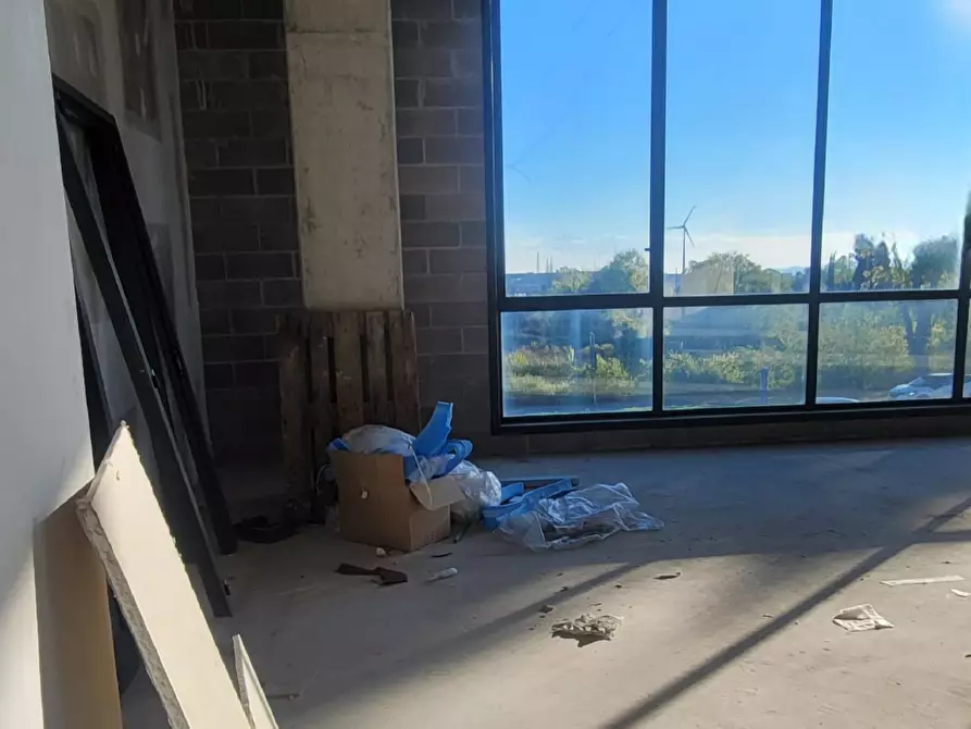 Immagine 14 di Locale commerciale in vendita  in via Tosco Romagnola Est 25 a Pontedera