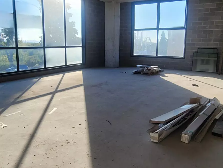 Immagine 15 di Locale commerciale in vendita  in via Tosco Romagnola Est 25 a Pontedera