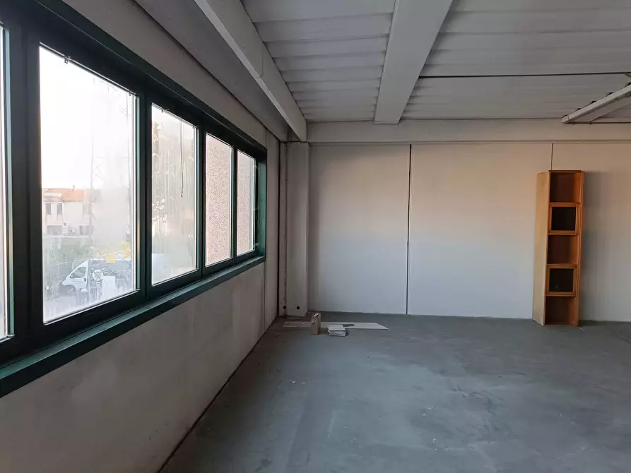 Immagine 1 di Ufficio in affitto  in Viale Europa a Cascina