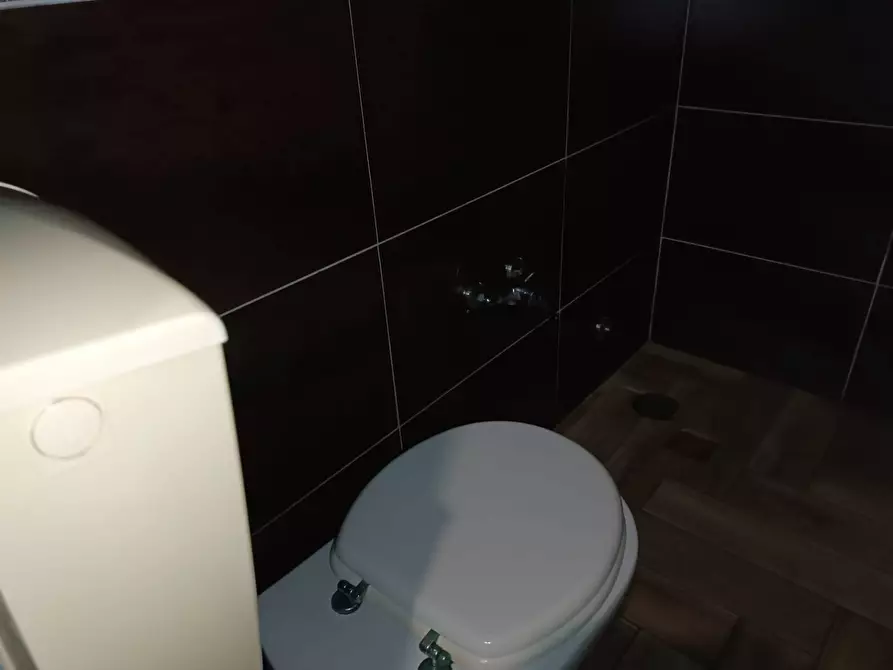 Immagine 21 di Locale commerciale in affitto  in Via Tosco Romagnola a Pontedera