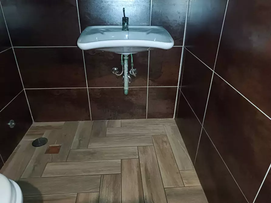 Immagine 24 di Locale commerciale in affitto  in Via Tosco Romagnola a Pontedera