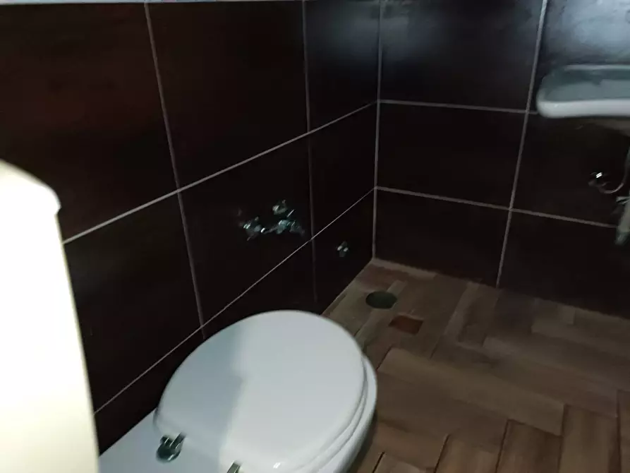 Immagine 23 di Locale commerciale in affitto  in Via Tosco Romagnola a Pontedera