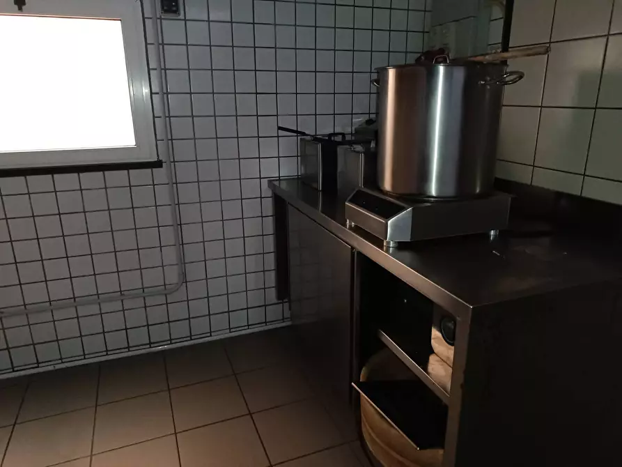 Immagine 35 di Locale commerciale in affitto  in Via Tosco Romagnola a Pontedera