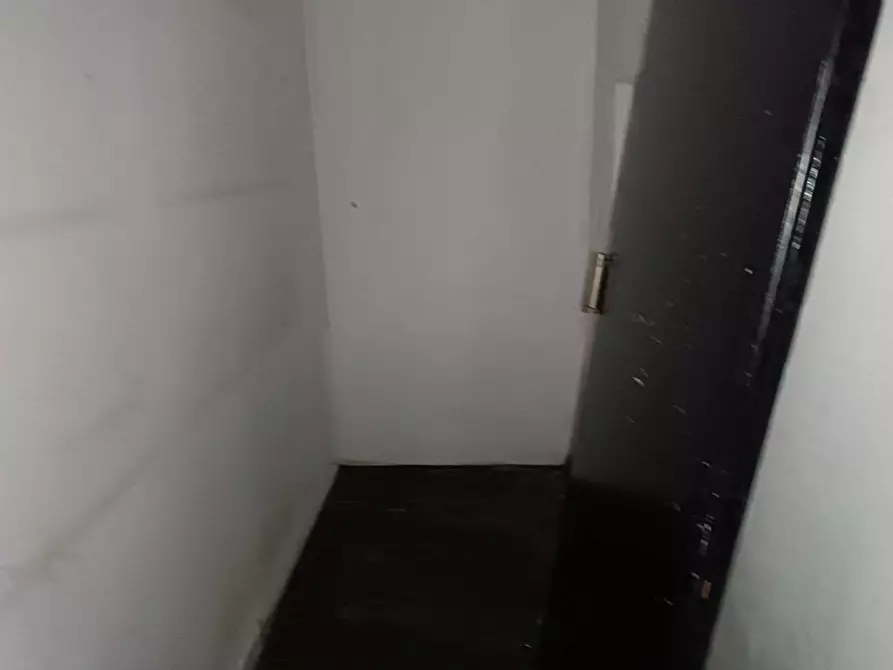 Immagine 36 di Locale commerciale in affitto  in Via Tosco Romagnola a Pontedera