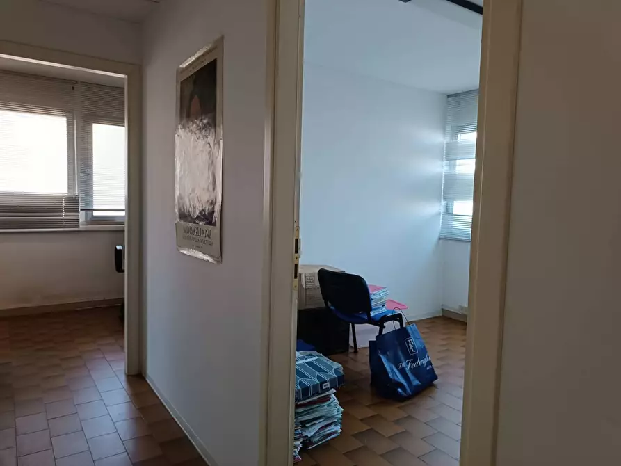 Immagine 10 di Ufficio in affitto  in via tosco Romagnola 176 a Pontedera