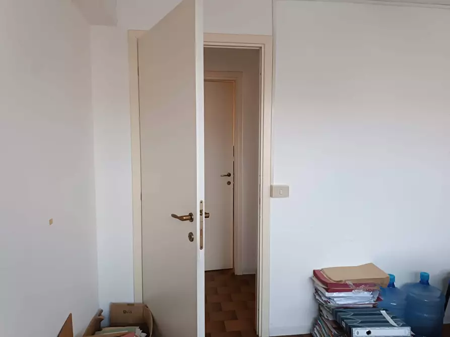 Immagine 13 di Ufficio in affitto  in via tosco Romagnola 176 a Pontedera