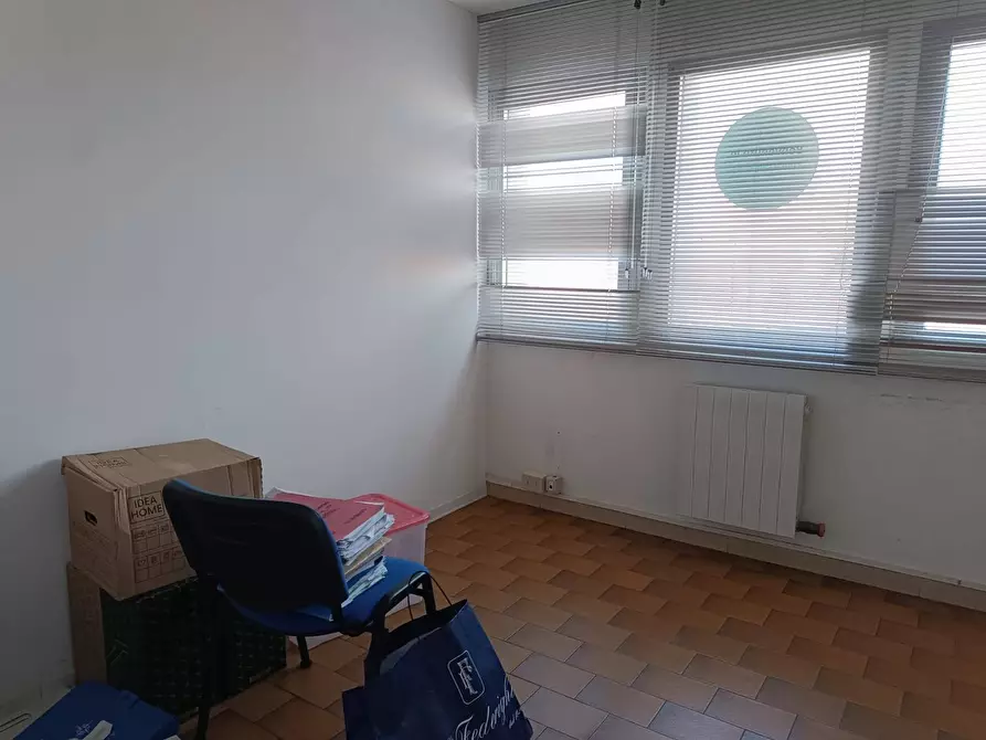 Immagine 15 di Ufficio in affitto  in via tosco Romagnola 176 a Pontedera