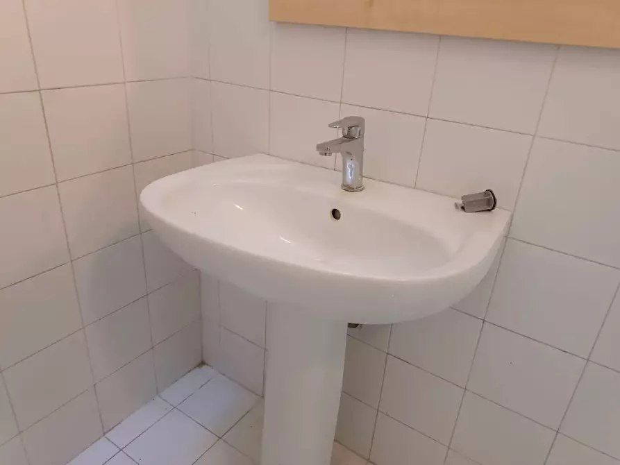 Immagine 29 di Ufficio in affitto  in Via Filippo Turati a Pontedera