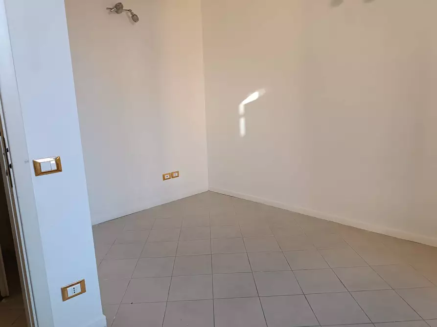 Immagine 17 di Ufficio in affitto  in Via Filippo Turati a Pontedera